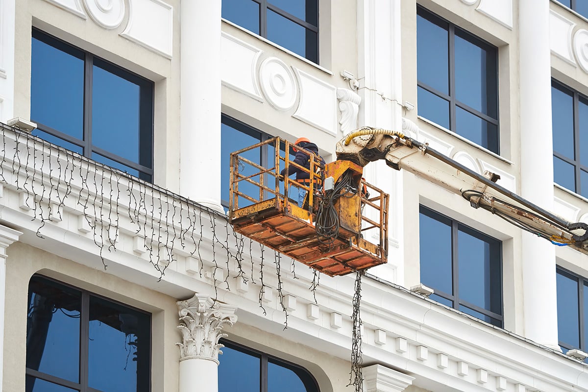 installing-holiday-lights
