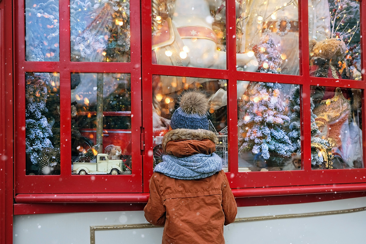 Why smart retailers plan holiday installations in July